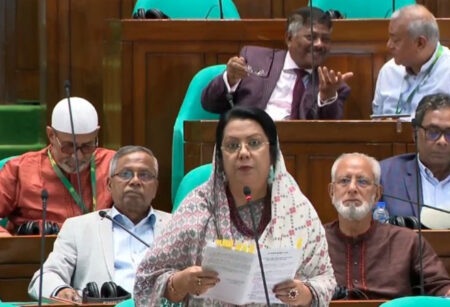 টিকিট সিন্ডিকেটে জড়ালে নিবন্ধন বাতিল, কঠোর ব্যবস্থা নেওয়ার হুঁশিয়ারি বিমানমন্ত্রীর