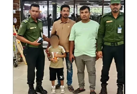 শাহজালালে হারিয়ে যাওয়া ইতালি প্রবাসীর শিশুপুত্রকে উদ্ধার করলেন আনসার সদস্যরা