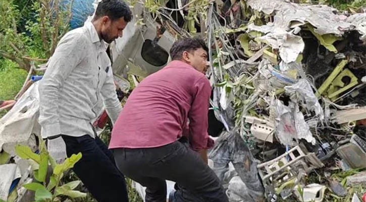 কানপুরে প্রশিক্ষণ বিমান বিধ্বস্ত, নিহত পাইলট ও প্রশিক্ষক