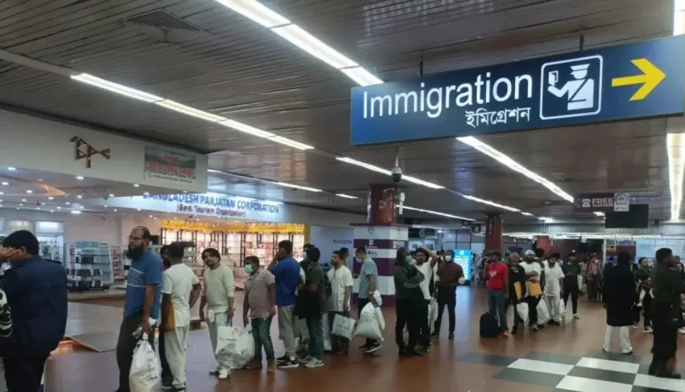 শাহজালাল বিমানবন্দরে ফিরলেন যুক্তরাষ্ট্র ফেরত ২৩ বাংলাদেশি