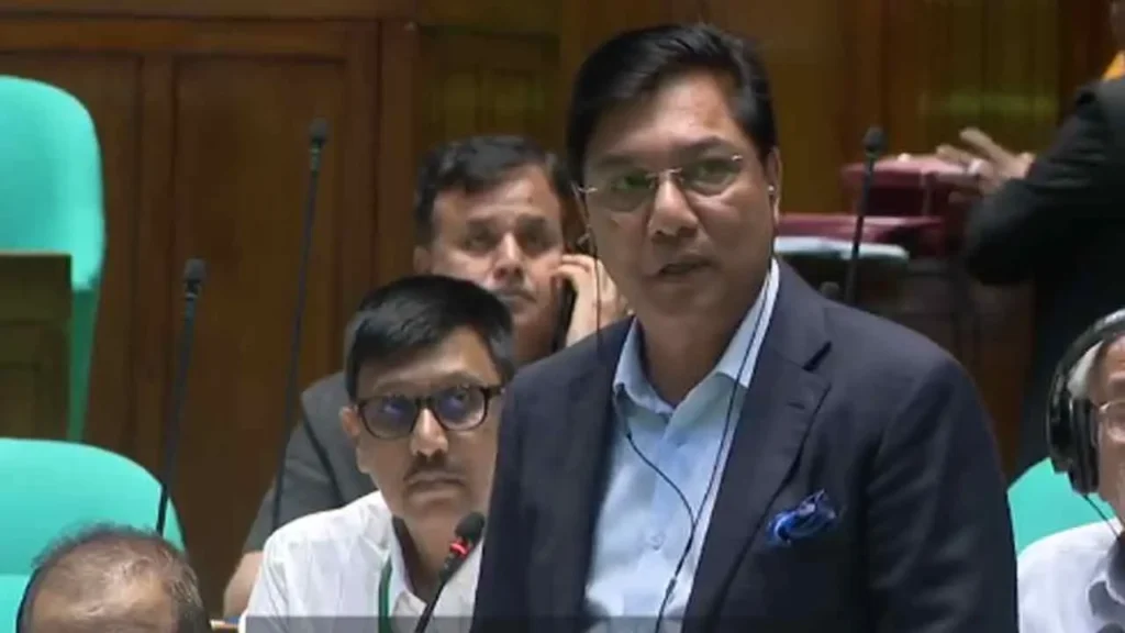 থার্ড টার্মিনাল চালু করতে অতিরিক্ত ৯০২ কোটি টাকা প্রয়োজন : বিমানমন্ত্রী