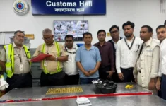 বিমানের ফ্লাইট থেকে ১৪ কেজি স্বর্ণ উদ্ধার, টেকনিক্যাল হেলপার আটক