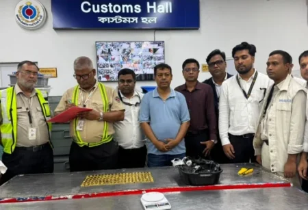 বিমানের ফ্লাইট থেকে ১৪ কেজি স্বর্ণ উদ্ধার, টেকনিক্যাল হেলপার আটক