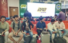 কম্বোডিয়ায় প্রতারণা চক্রের ফাঁদে আটকে থাকা ৩০ বাংলাদেশি দেশে ফিরলেন