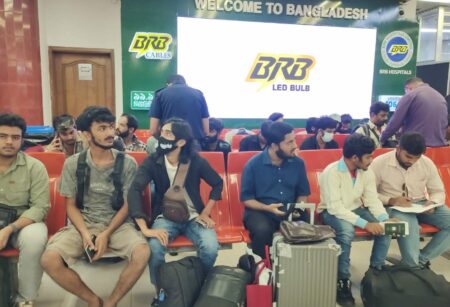 কম্বোডিয়ায় প্রতারণা চক্রের ফাঁদে আটকে থাকা ৩০ বাংলাদেশি দেশে ফিরলেন