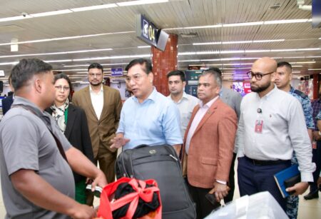 শাহজালালে ১৫-২০ মিনিটেই লাগেজ পাচ্ছেন যাত্রীরা, সন্তোষ জানালেন মন্ত্রী রশিদুজ্জামান মিল্লাত