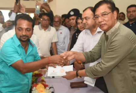 অপতথ্য ও অপপ্রচারের বিরুদ্ধে গণমাধ্যমকে সক্রিয় হওয়ার আহ্বান বিমানমন্ত্রীর